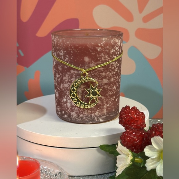 WILD BERRY MUSK, RASPBERRY PATCHOULI SCENT UNLEASHED LLC LUXURY SCENTED CANDLES - Picture 2 of 4